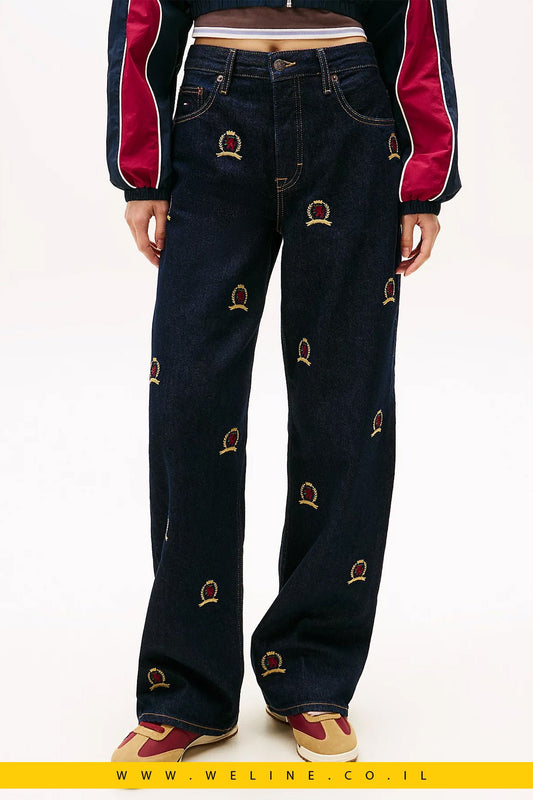 כותרת ג’ינס נשים Mia Crest Embroidery Relaxed Straight Leg – Tommy Jeans - WELINE.CO.IL