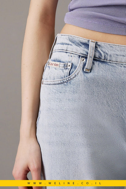 ג'ינס נשים בגזרת Mom של Calvin Klein – גזרה גבוהה ורגל צרה - WELINE.CO.IL