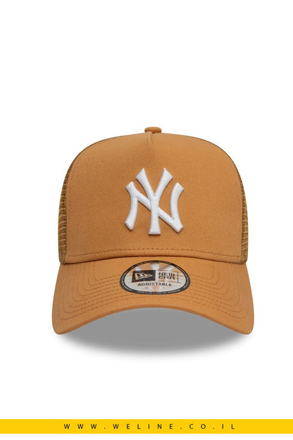 כובע New Era League Ess New York Yankees Trucker בצבע בז' - WELINE.CO.IL