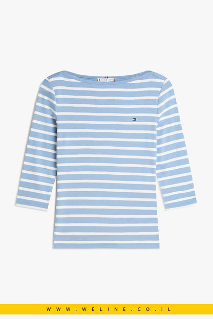 חולצת טי נשית ומעודנת מבית Tommy Hilfiger בגזרת Slim Fit צבע מים צלולים / פס אקרו - WELINE.CO.IL