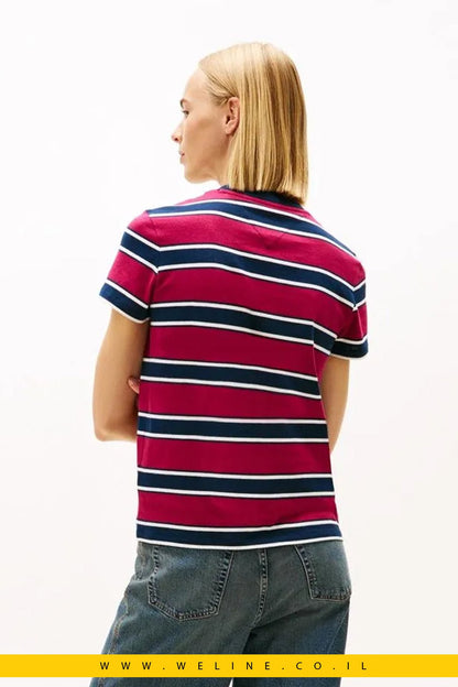 חולצת טי נשים Tommy Jeans Regular Fit – צבע ורוד כחול - WELINE.CO.IL