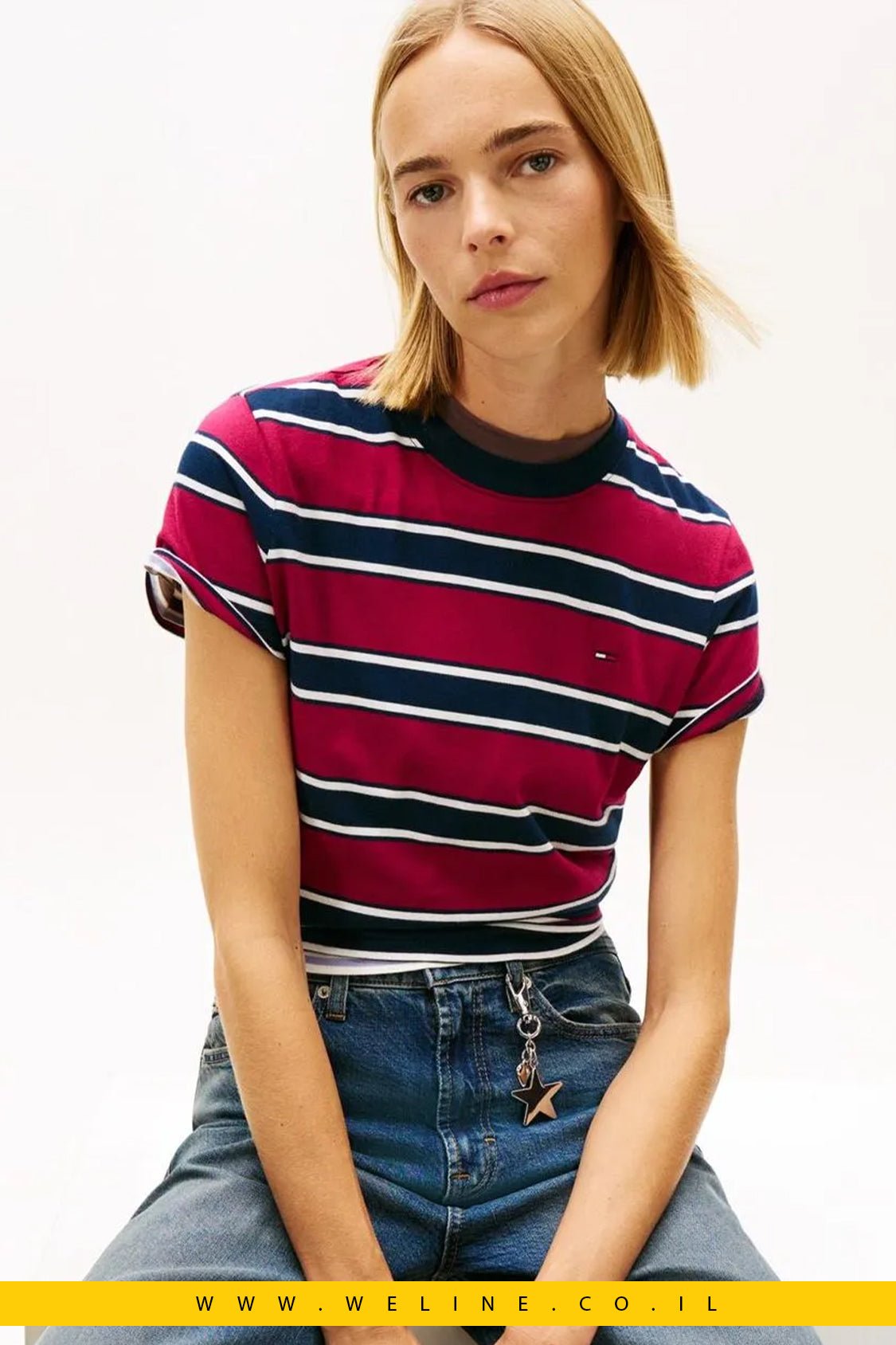 חולצת טי נשים Tommy Jeans Regular Fit – צבע ורוד כחול - WELINE.CO.IL