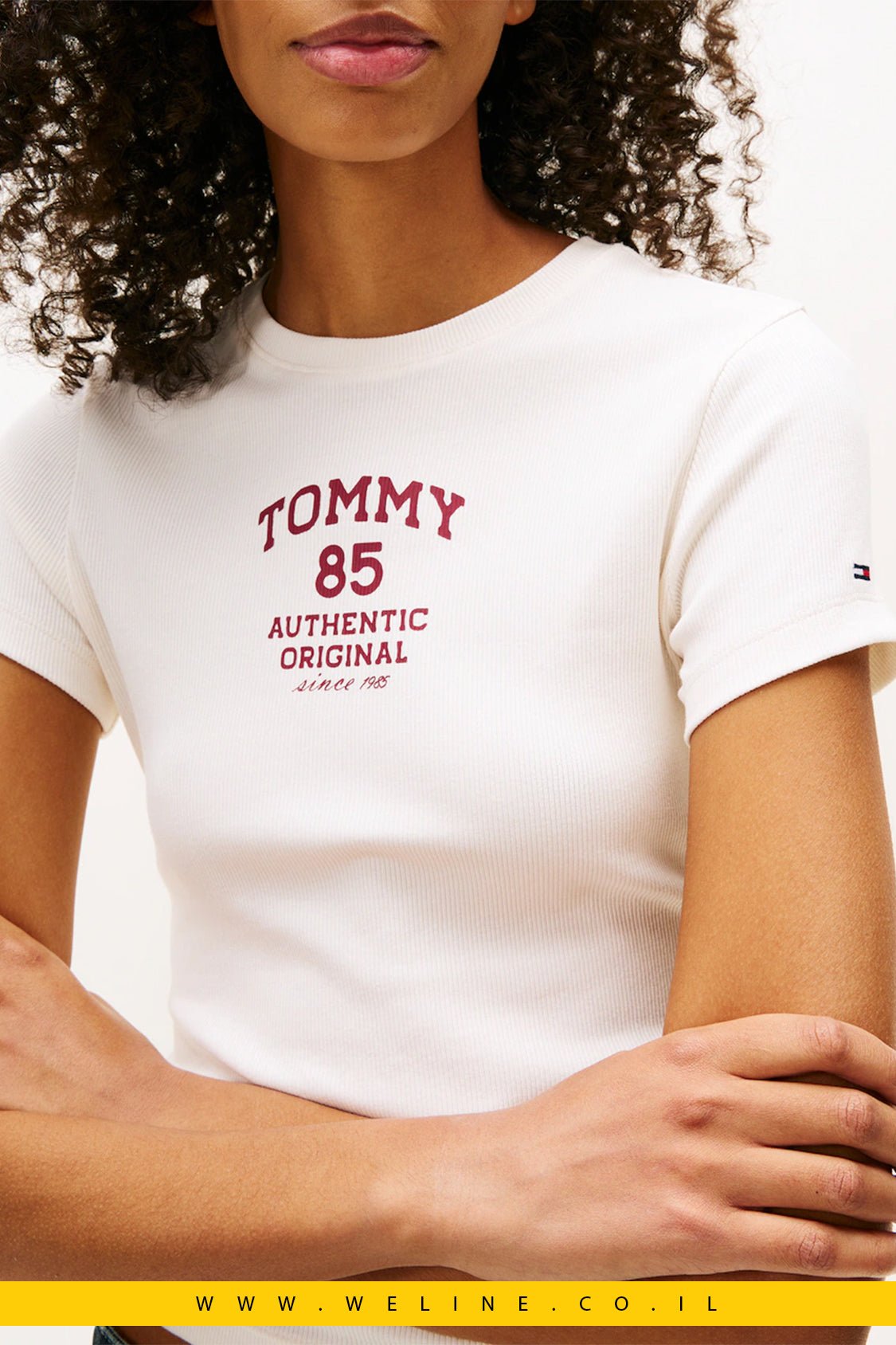 טי - שירט נשים Tommy Jeans Slim Fit – צבע לבן שבור (Off White) - WELINE.CO.IL