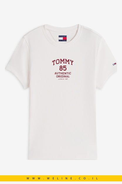 טי - שירט נשים Tommy Jeans Slim Fit – צבע לבן שבור (Off White) - WELINE.CO.IL