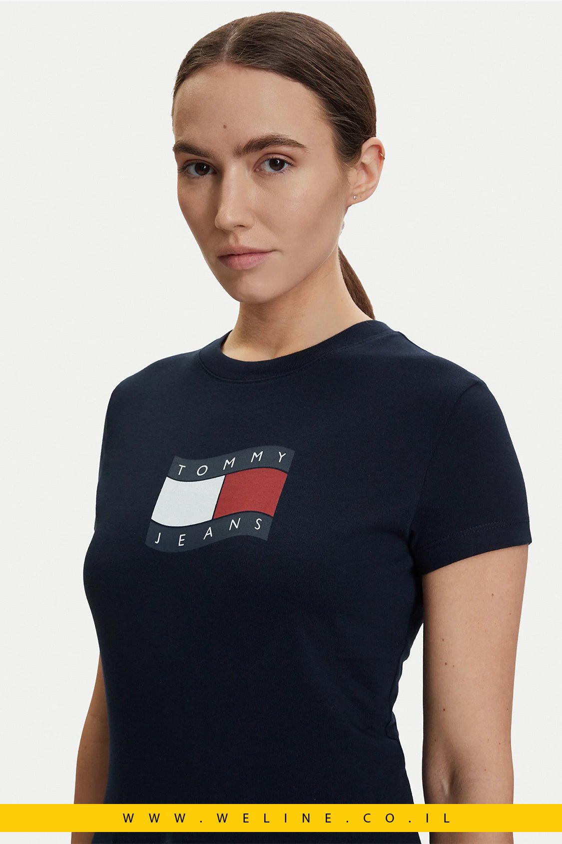 חולצת טי נשים Tommy Jeans Slim עם Wavy Flag – צבע כחול כהה - WELINE.CO.IL