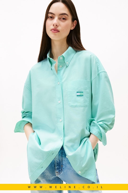 Tommy Jeans Tommy Badge Oversized Oxford Shirt – חולצת אוקספורד אוברסייז לנשים בצבע מנטה - WELINE.CO.IL