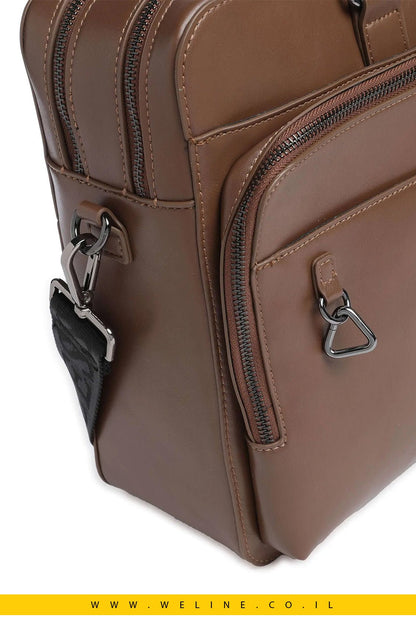 תיק מסמכים Torino למחשב 14″ מבית GUESS – חום - WELINE.CO.IL